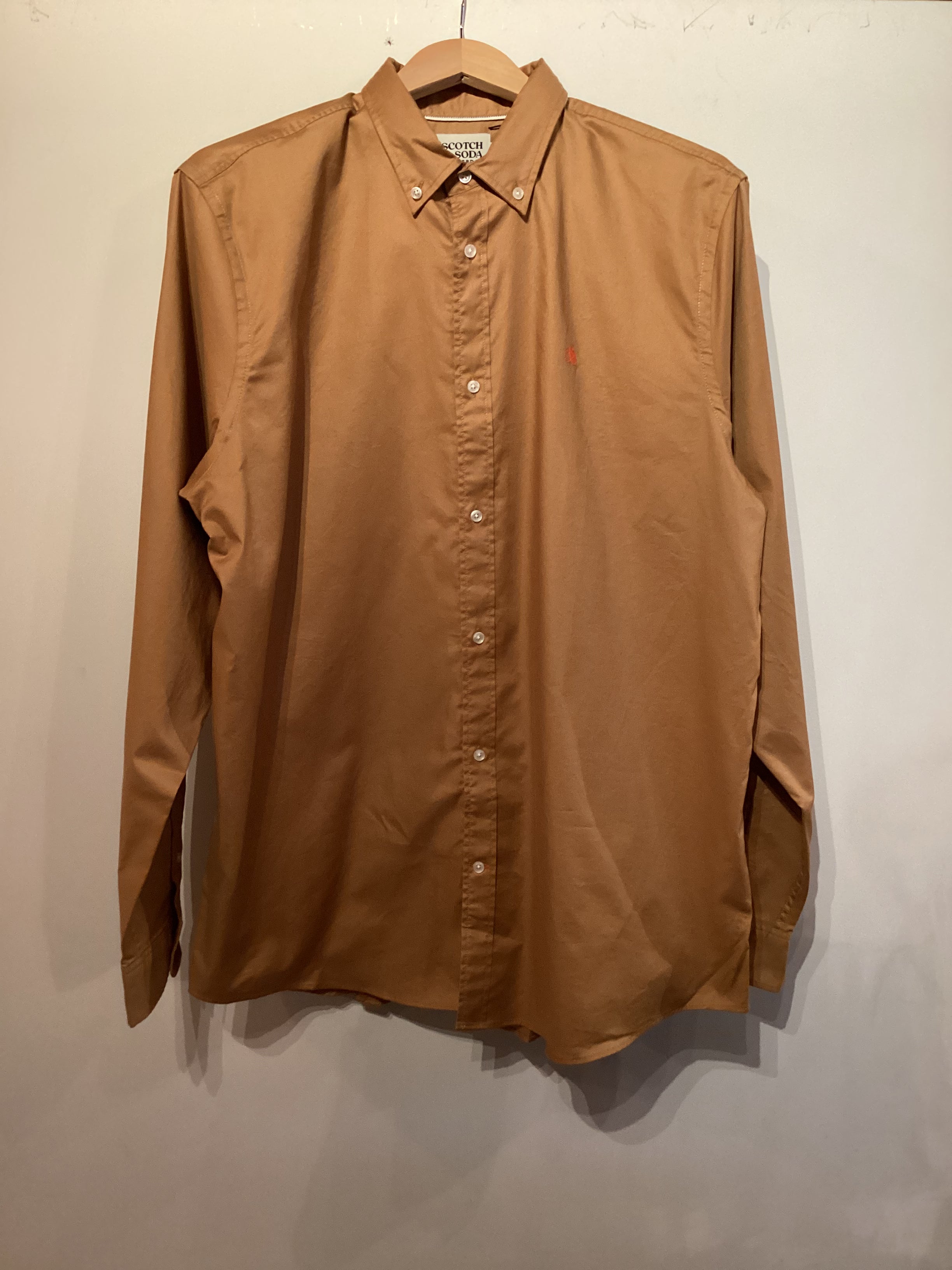 'Scotch & Soda Solid Oxford Button-Down Shirt' in 'Caramel' colour