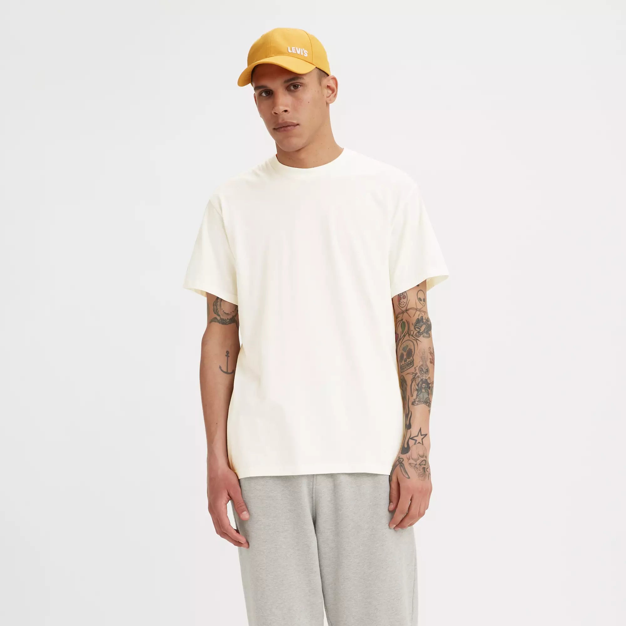 'Levis Gold Tab Tee' in 'White' colour