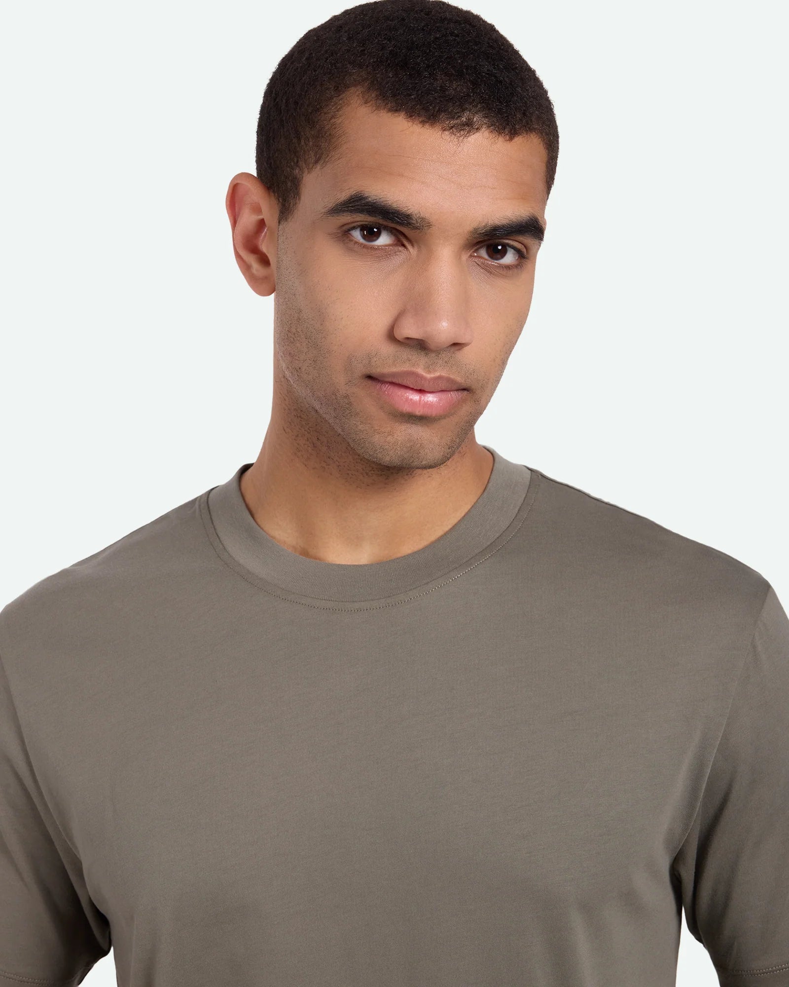 'Minimum Aarhus G029 Tee' in 'Dusty Olive' colour