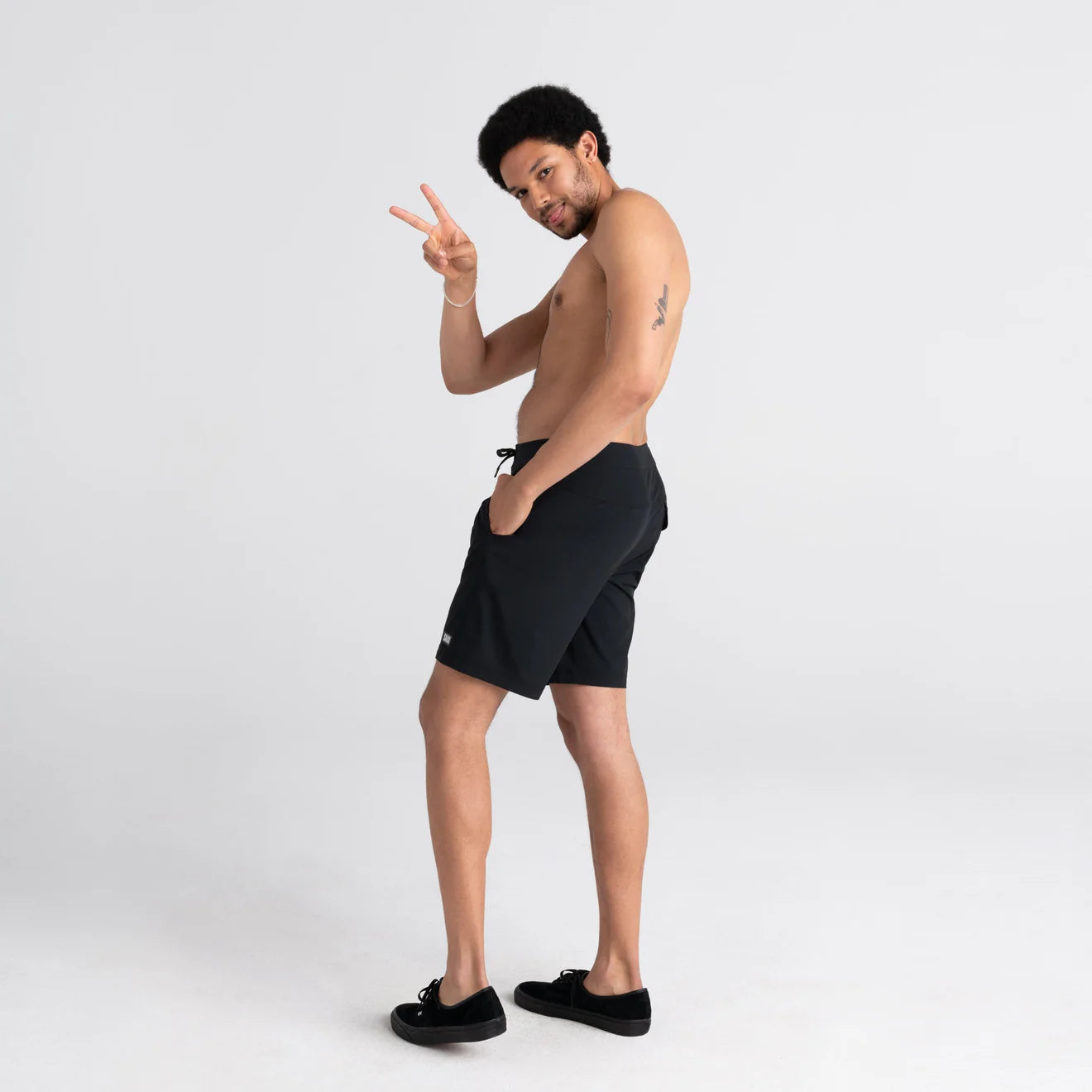 'Saxx Betawave 2N1 Boardie 19” Swim Short' in 'Black' colour