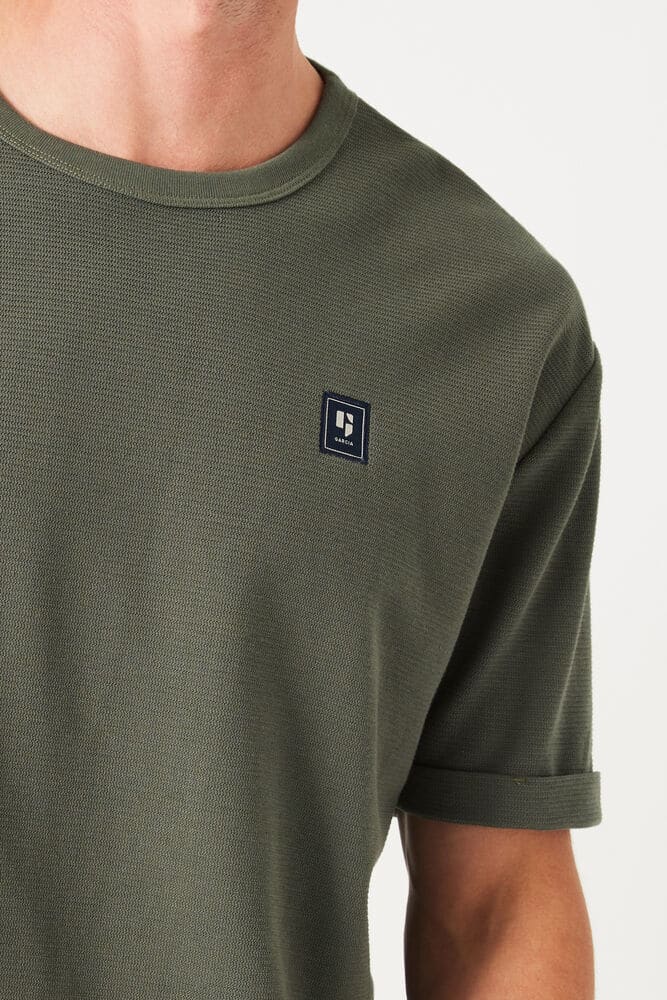 'Garcia O41007 Short Sleeve Tee with Textured Fabric' in 'Green' colour