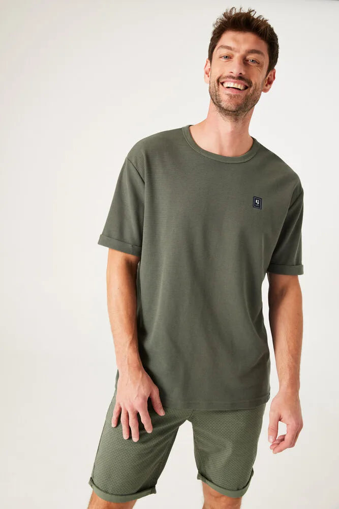 'Garcia O41007 Short Sleeve Tee with Textured Fabric' in 'Green' colour