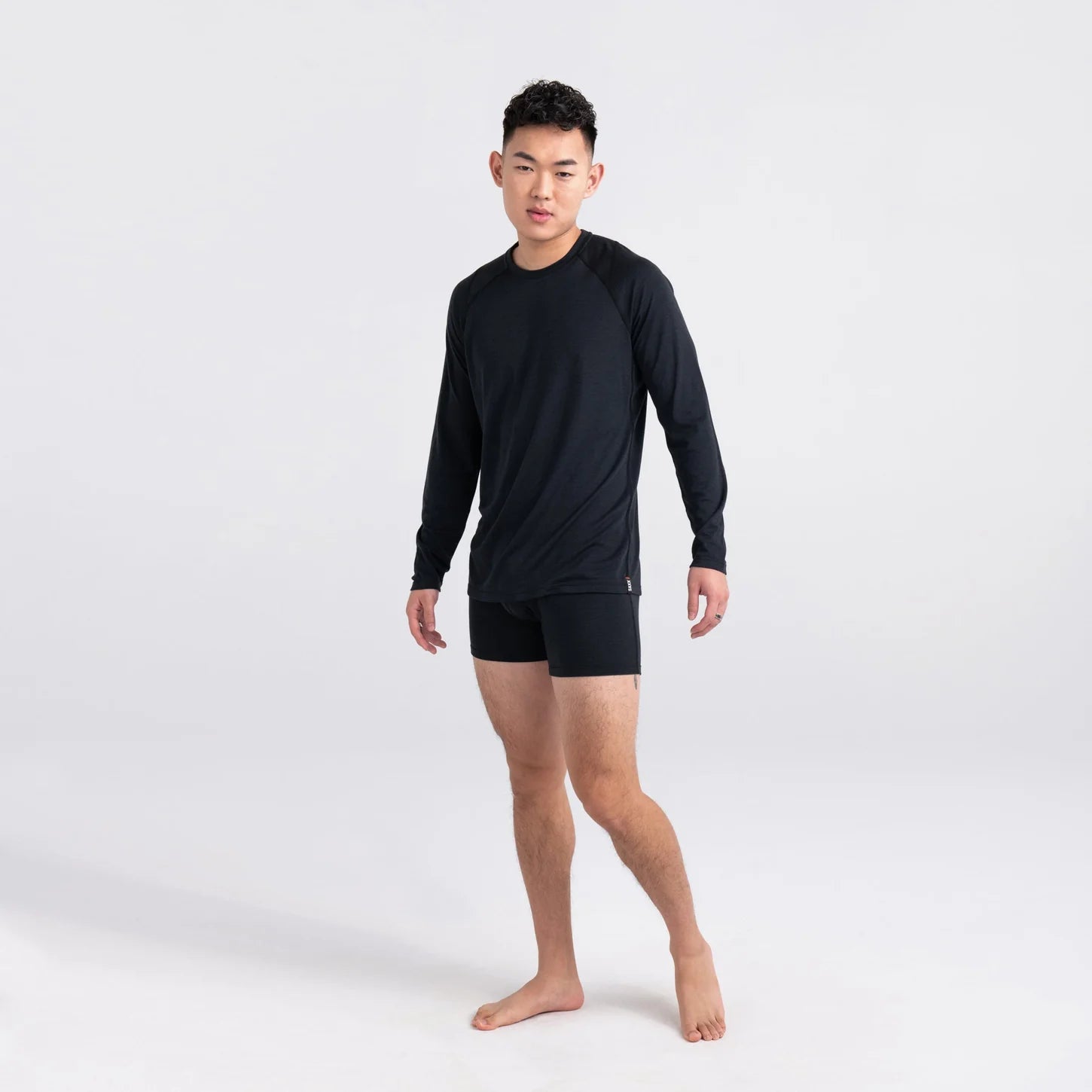 'SAXX Roast Master Mid-Weight L/S Crewneck' in 'Black' colour