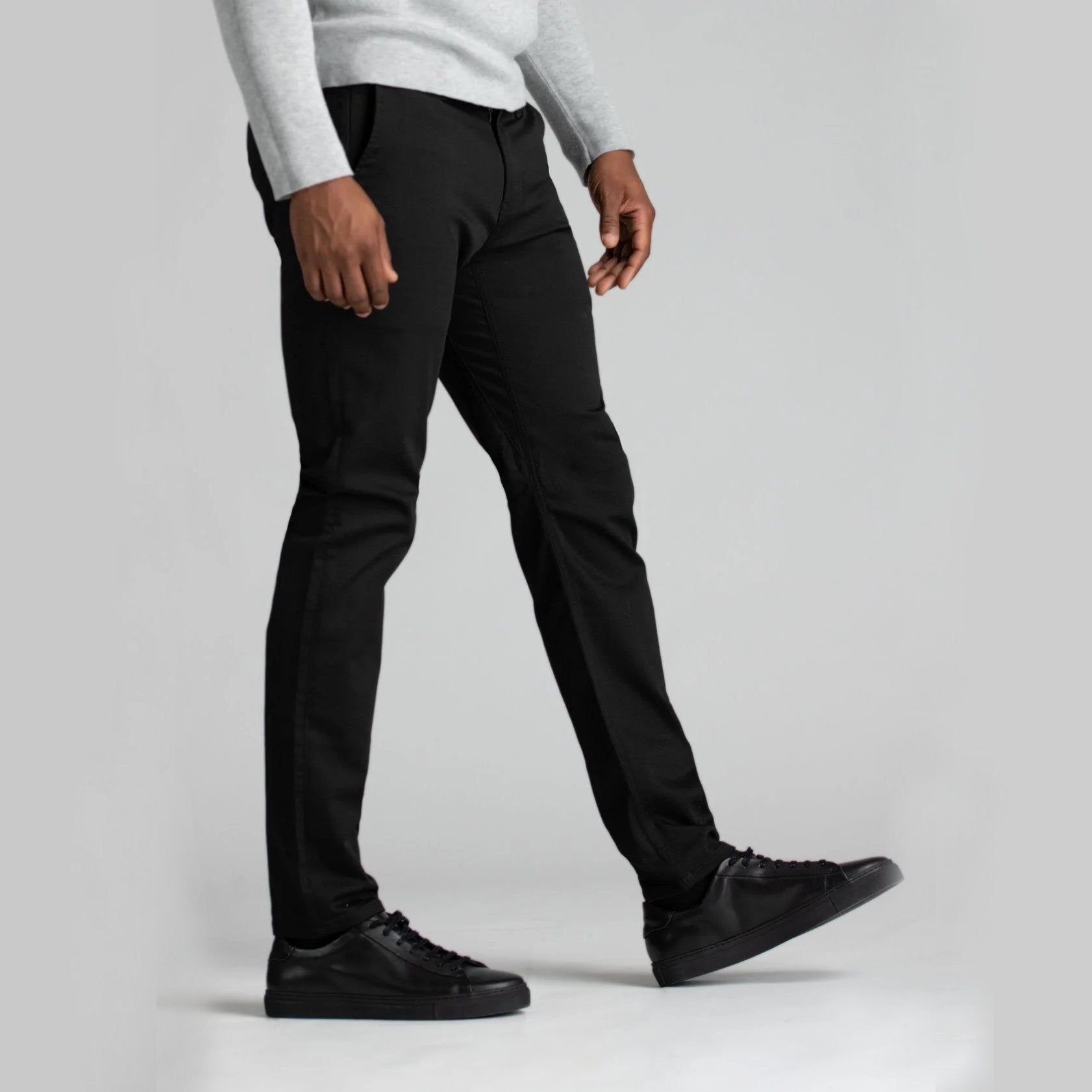 'Du/er Smart Stretch Slim Trouser' in 'Black' colour