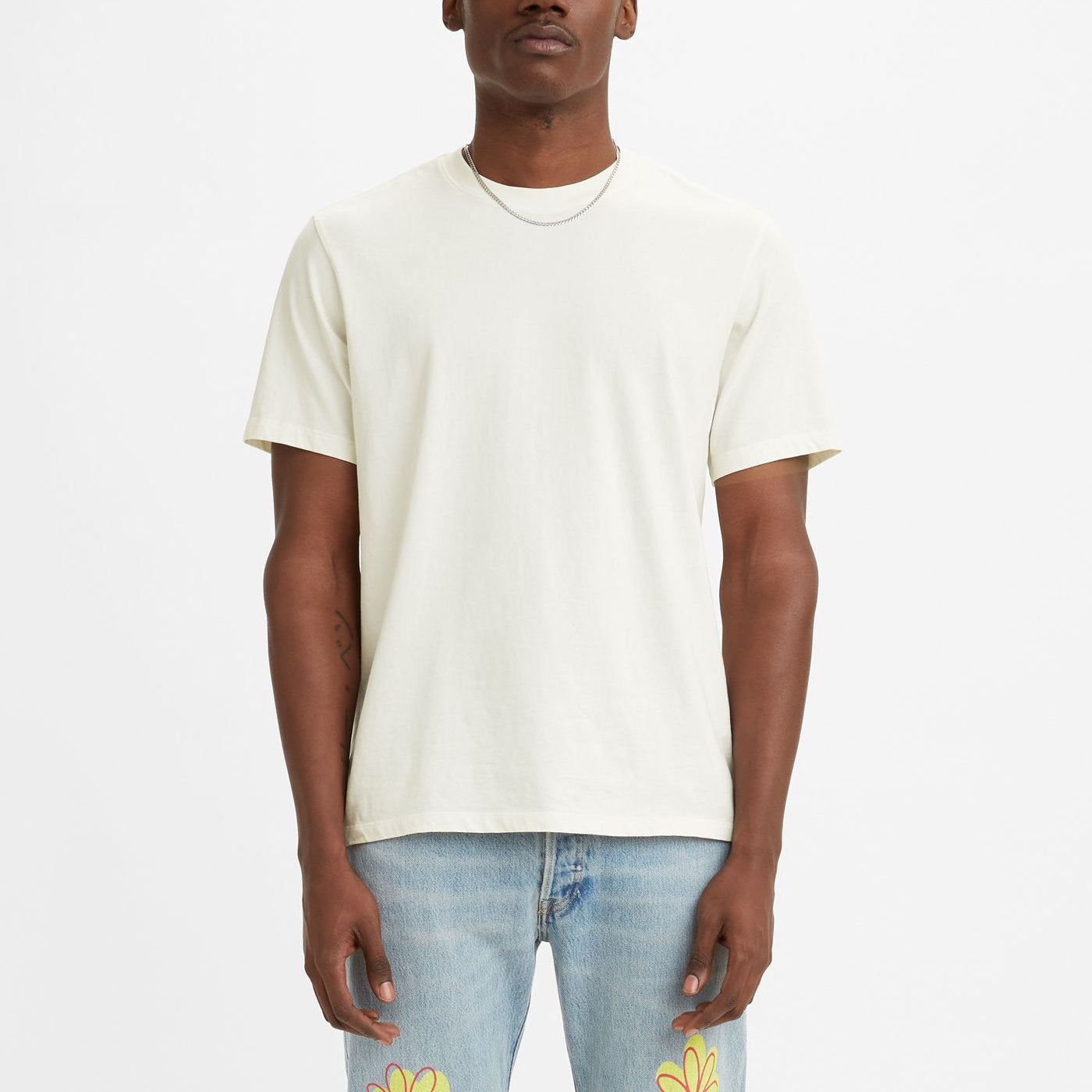 'Levis The Essential T-Shirt' in 'Egret' colour