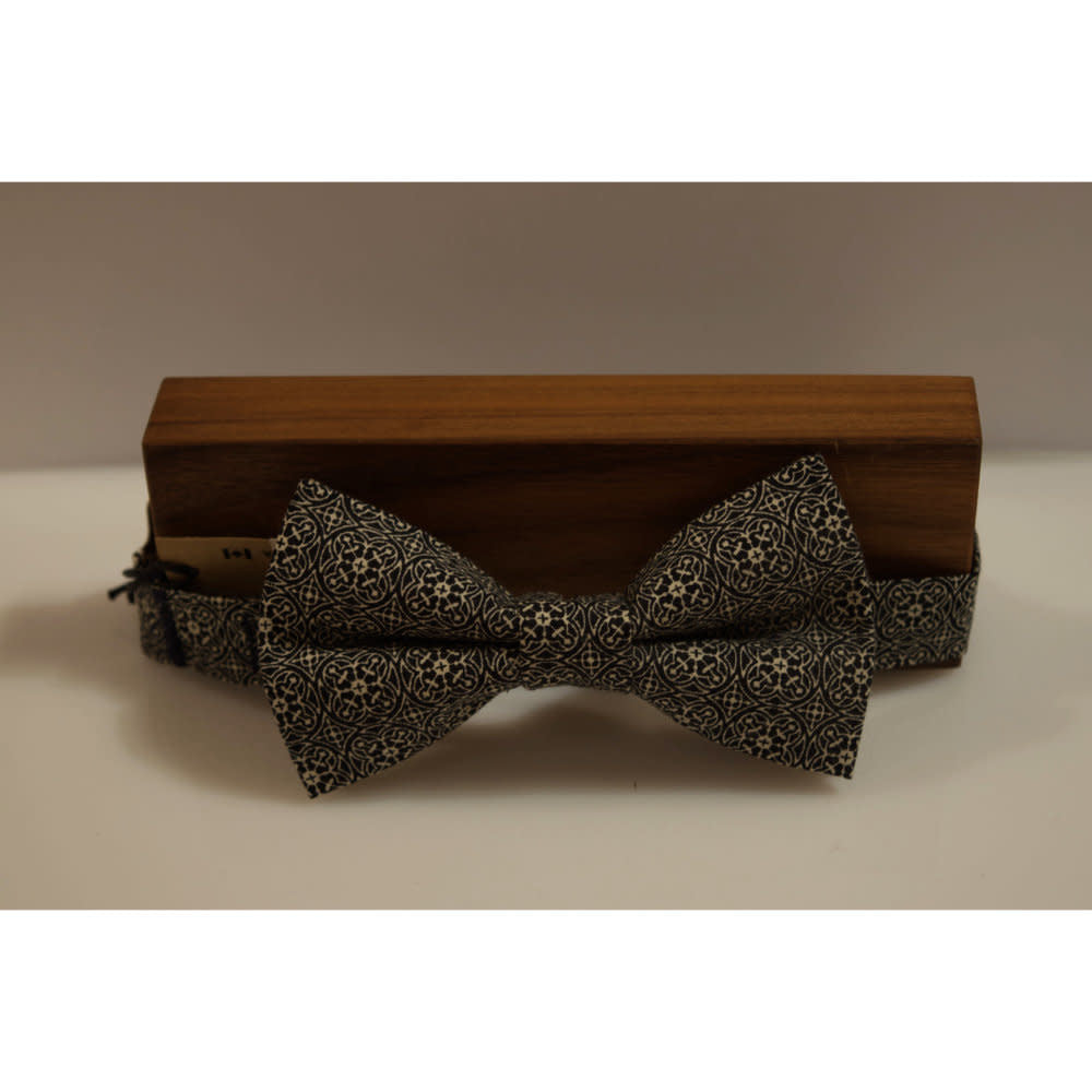 'Beaux Hand Crafted Pre-Tie Bowtie' in 'Black Pattern' colour