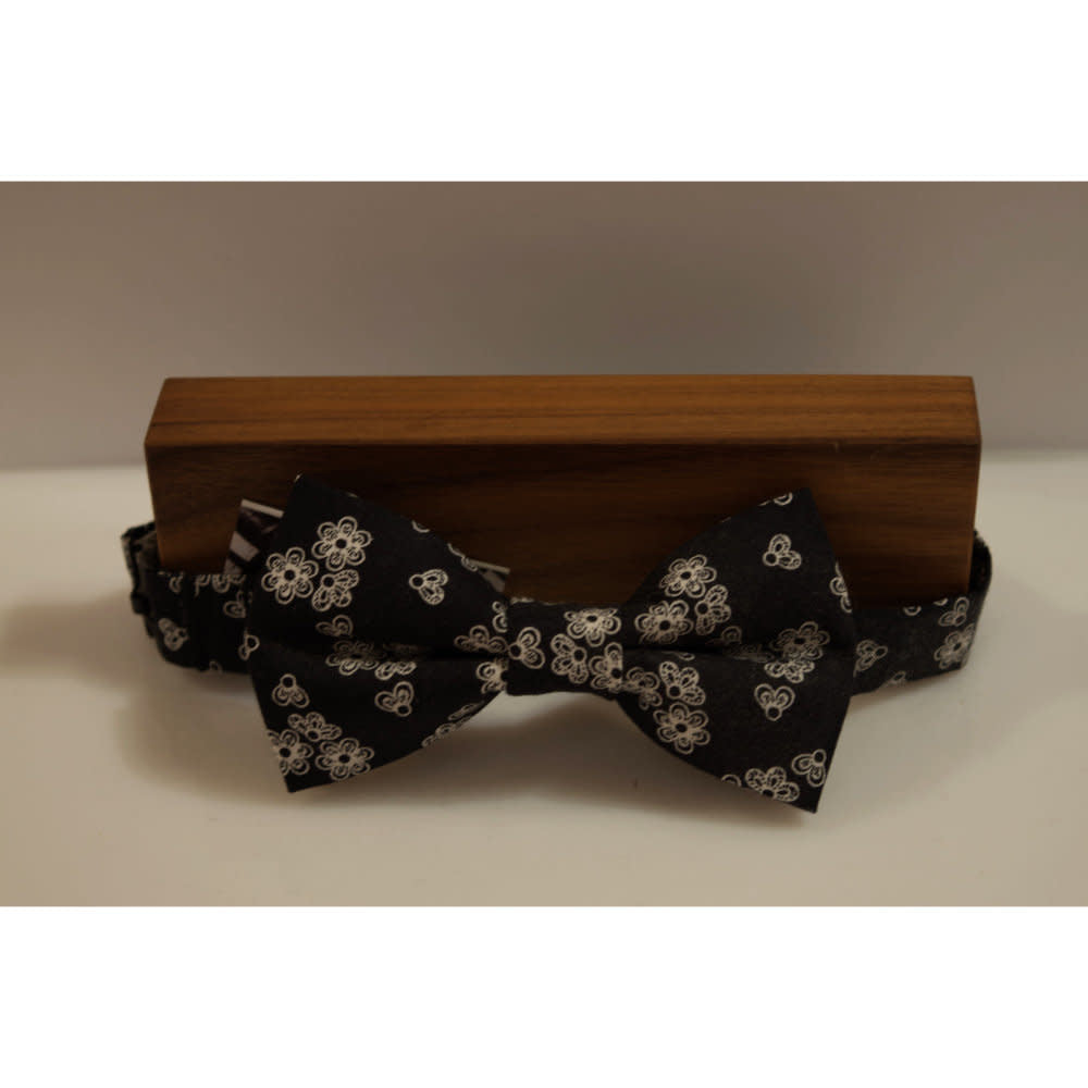 'Beaux Hand Crafted Pre-Tie Bowtie' in 'Black Floral' colour
