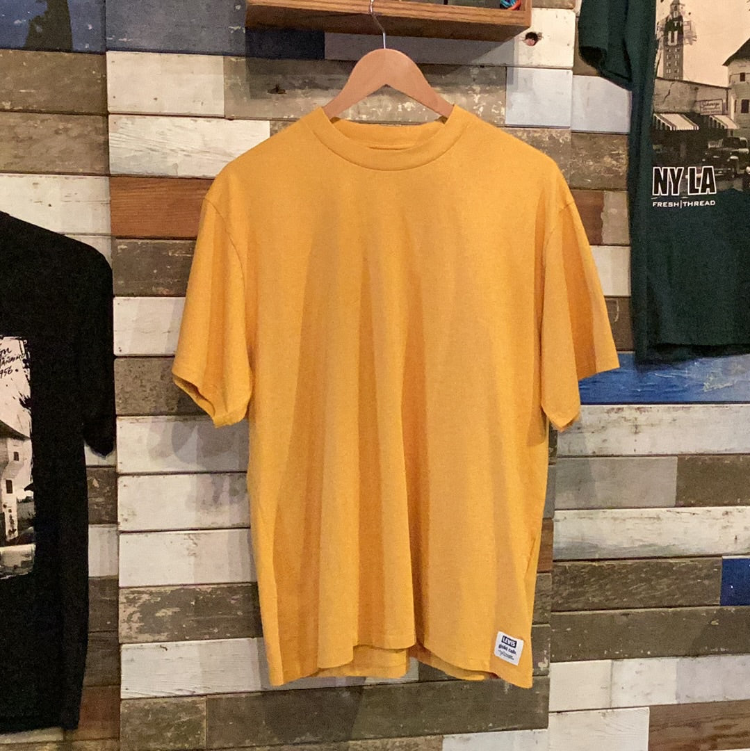 'Levis Gold Tab Tee' in 'Golden Orange' colour