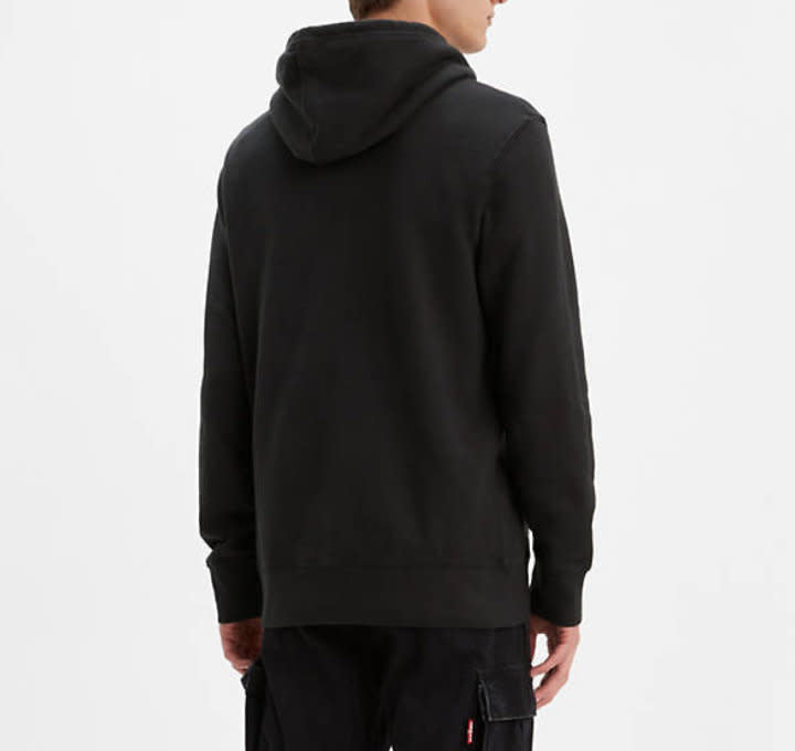 'Levis Logo Pullover Hoodie' in 'Black' colour