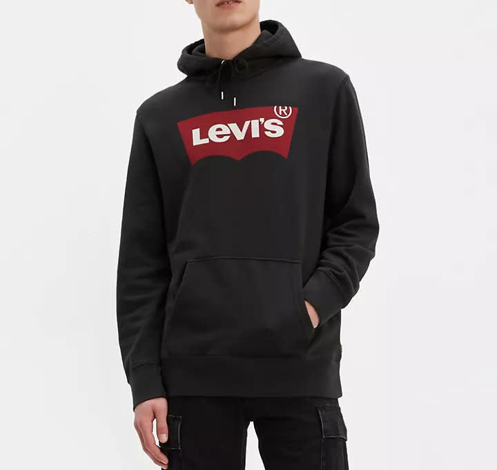 'Levis Logo Pullover Hoodie' in 'Black' colour