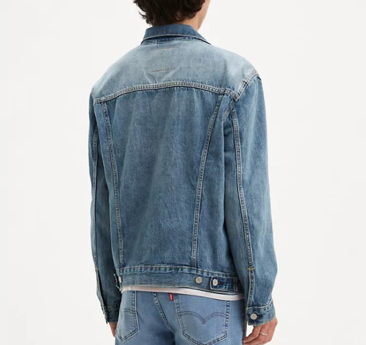 'Levis Trucker Jacket - Killerbrew' in 'Light Wash' colour