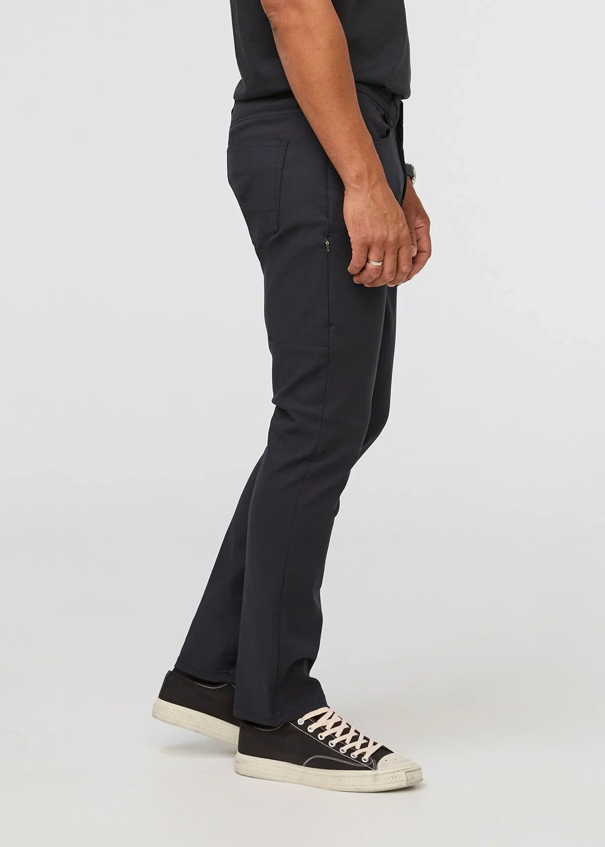'Du/er NuStretch 5 Pocket Pant Relaxed Taper' in 'Black' colour