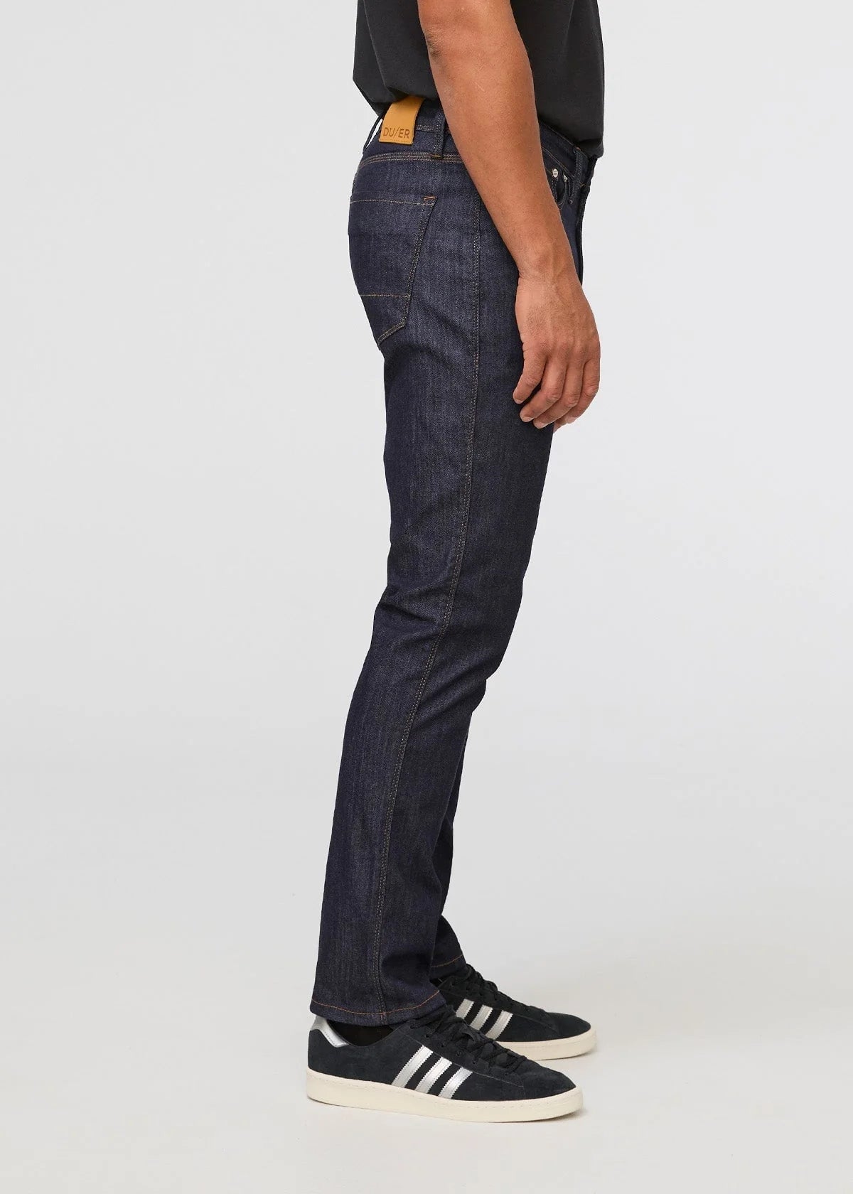 'Du/er Performance Denim Jean Relaxed Taper - Heritage Rinse' in 'Heritage Rinse' colour