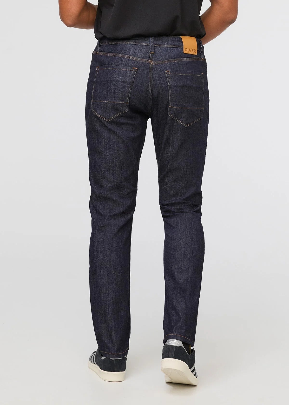 'Du/er Performance Denim Jean Relaxed Taper - Heritage Rinse' in 'Heritage Rinse' colour