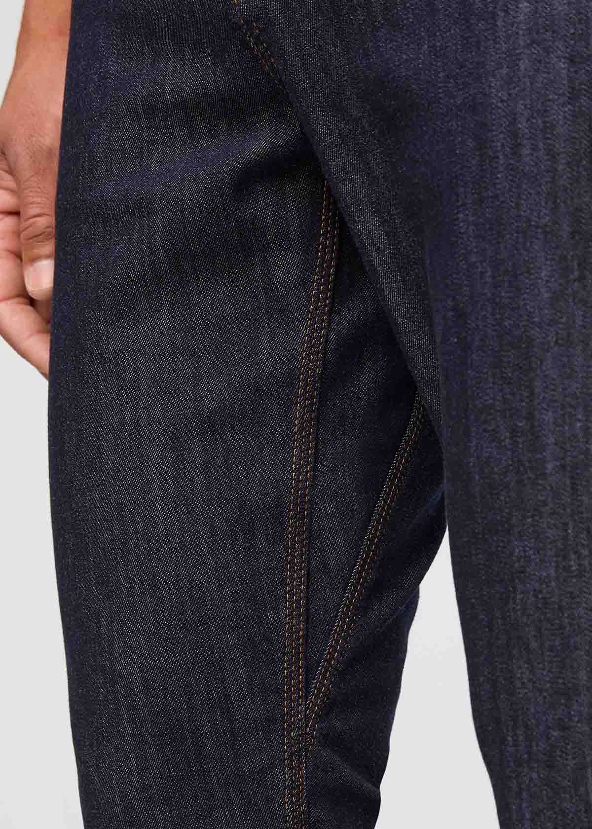 'Du/er Performance Denim Jean Relaxed Taper - Heritage Rinse' in 'Heritage Rinse' colour