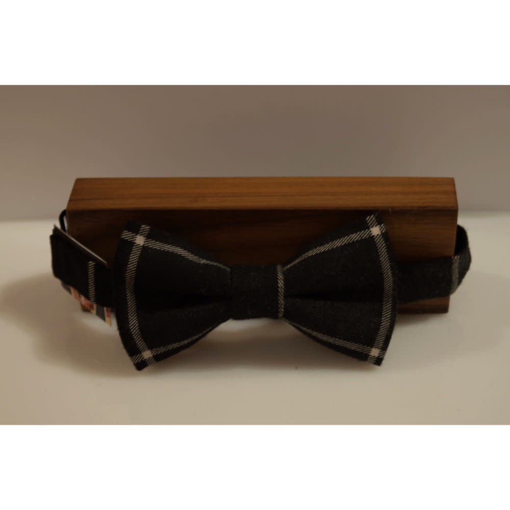 Beaux Hand Crafted Pre-Tie Bowtie Black Robinson Check
