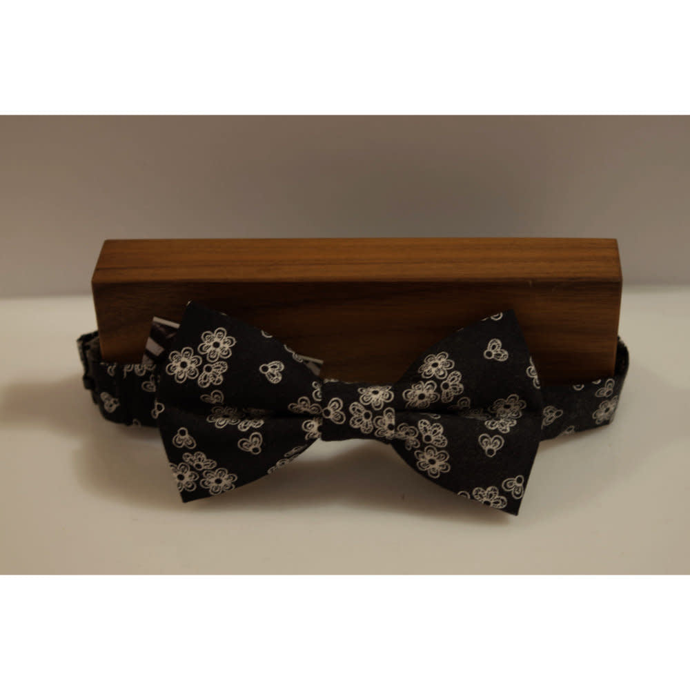Beaux Hand Crafted Pre-Tie Bowtie Black Floral